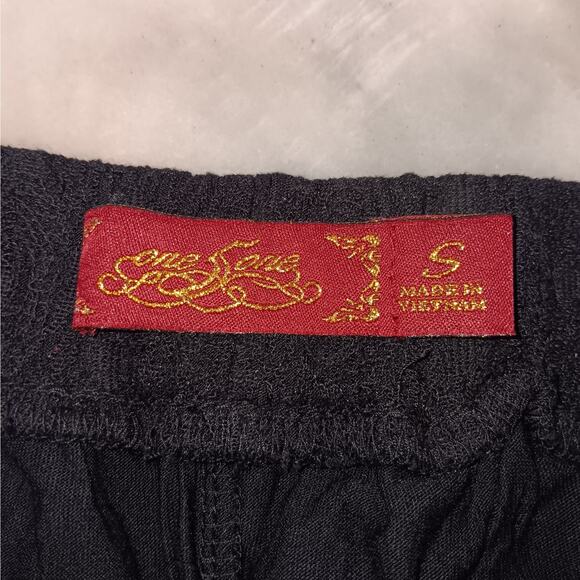 One 5 one Women's Small Shorts Black Lace‎ Dressy - Picture 3 of 6